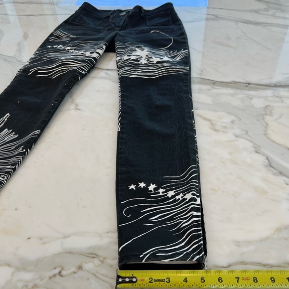 CHANEL 22C RUNWAY BLACK WHITE CC STAR PRINT JEANS SIZE FR 38 / US 6 - Picture 14 of 17